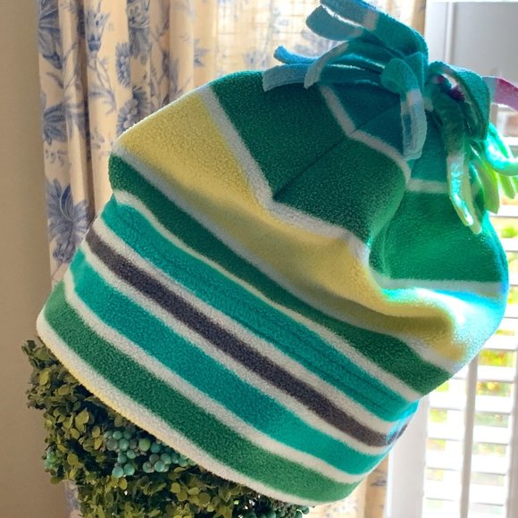 Old Navy Fleece Hat - Youth L/XL: FREE IN A BUNDLE OF 3 (or more) ITEMS! - Picture 2 of 11